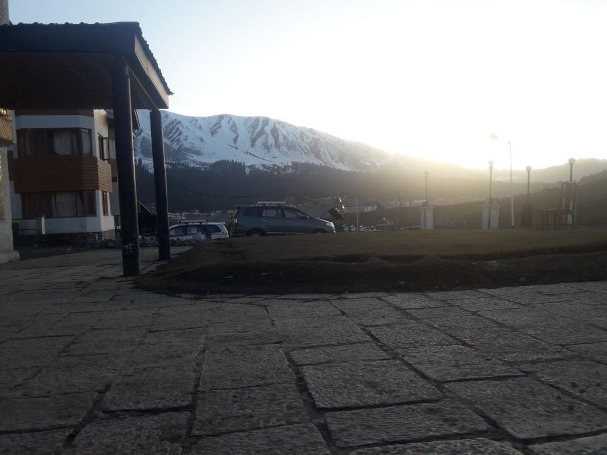 Hotel Gulmarg Inn Exteriör bild
